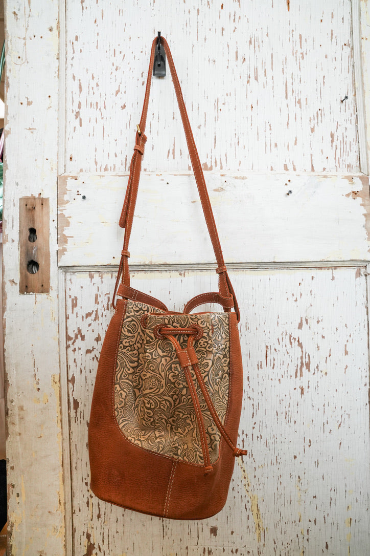 QUADRUPAL LEATHER BAG