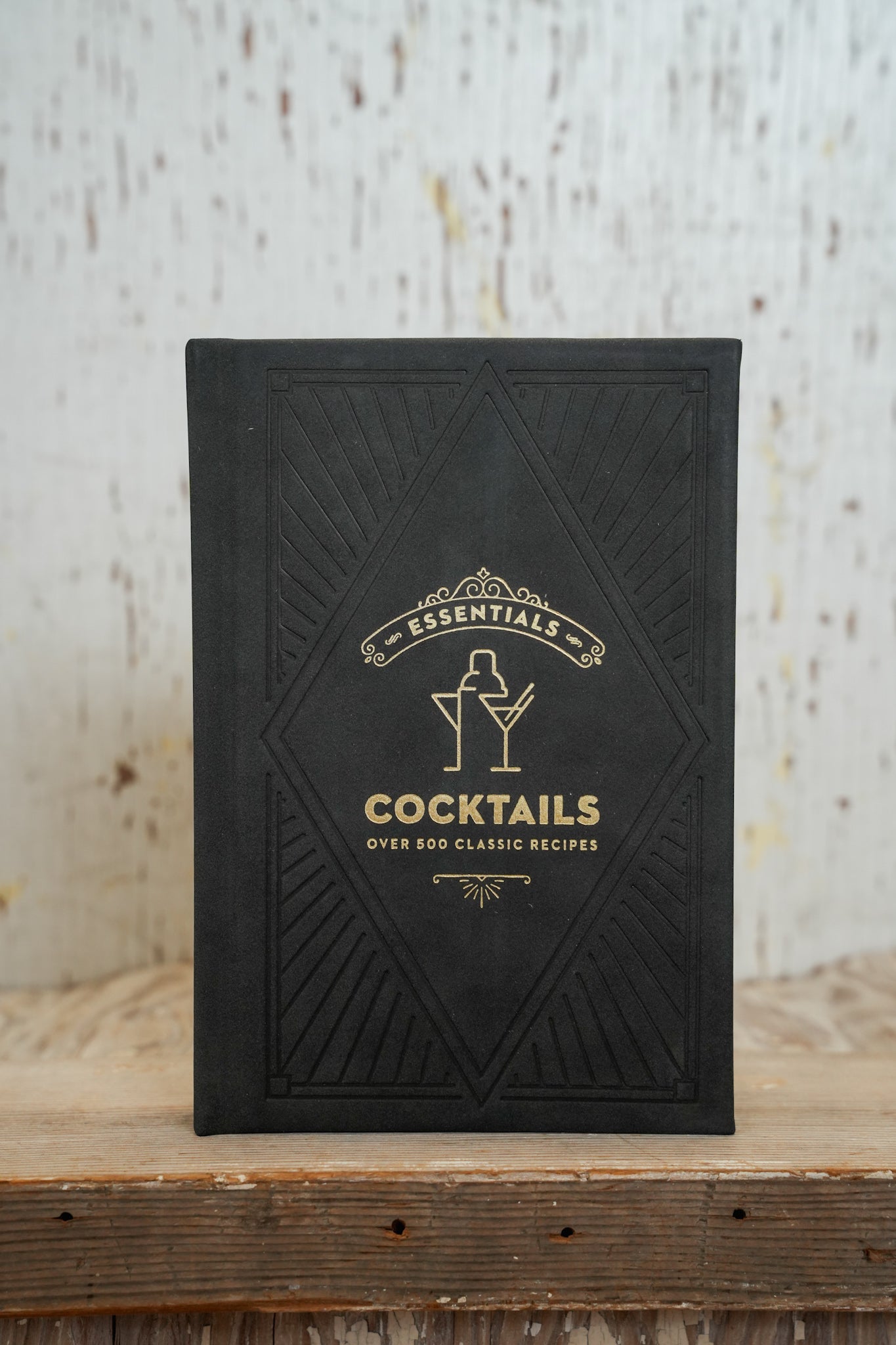 ESSENTIAL COCKTAILS BOOK